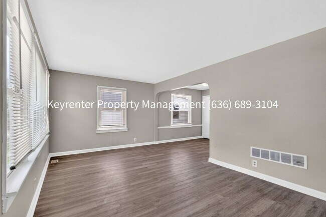 Building Photo - Charming Rehabbed 2-Bedroom Home