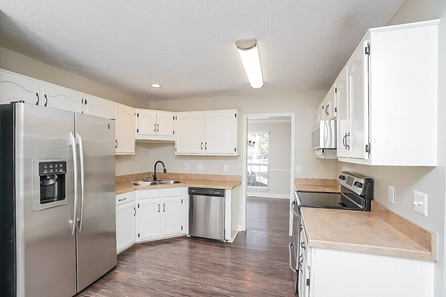 Building Photo - 161 S Birchwood Dr