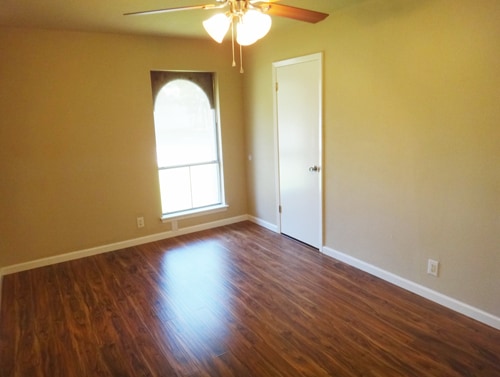 Master Room - 1512 Chestnut Dr