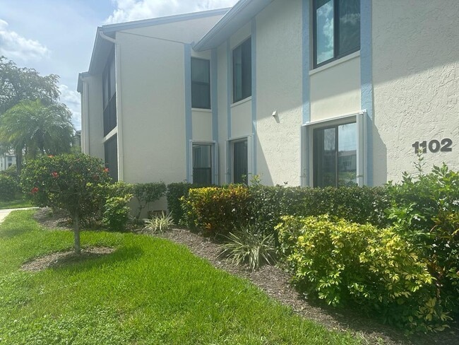 Building Photo - 1102 Green Pine Blvd