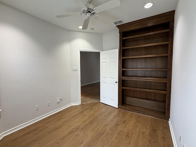 Building Photo - Modern Comfort Meets Cozy Living on Casual Cir!