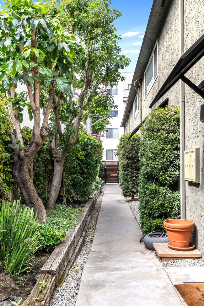 Building Photo - 4443 Saugus Ave