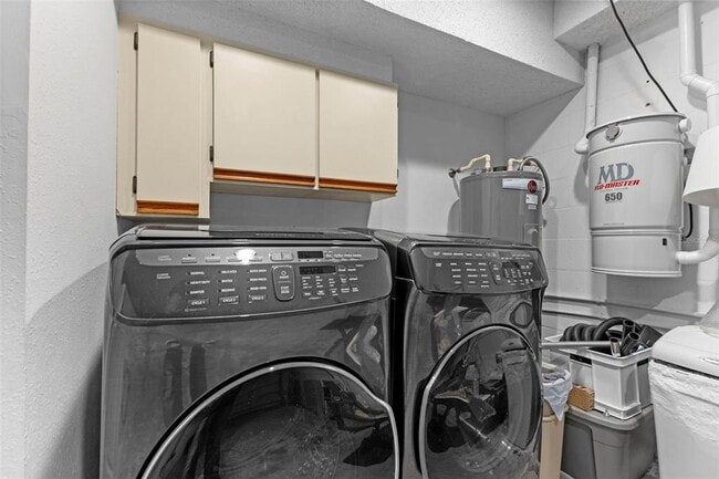 Building Photo - 3010 W Grovewood Ct