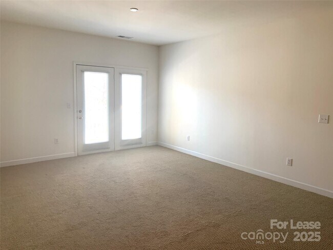 Building Photo - 10648 Hill Point Ct