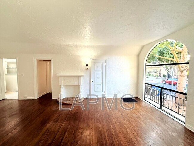 Building Photo - 7733 Hampton Ave