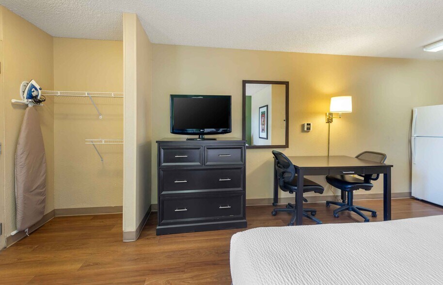 Building Photo - Furnished Studio-Bakersfield - California ...