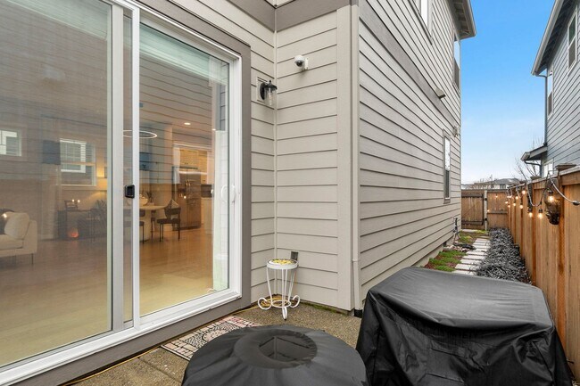 Building Photo - Modern Comfort Meets Timeless Style in the...