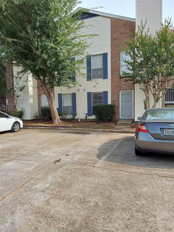 Building Photo - 3900 Woodchase Dr