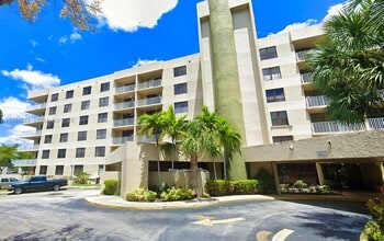 Building Photo - 901 Hillcrest Dr