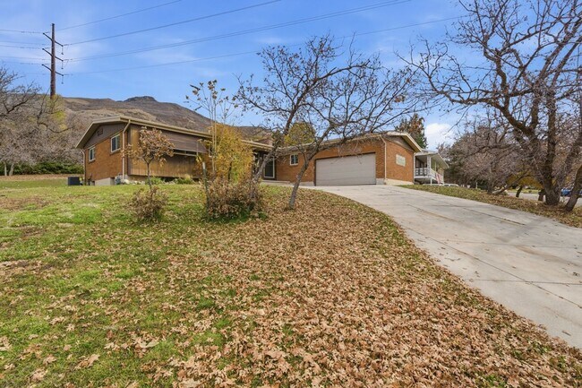 Building Photo - Spacious 4 Bed, 3 Bath Home Near Weber State