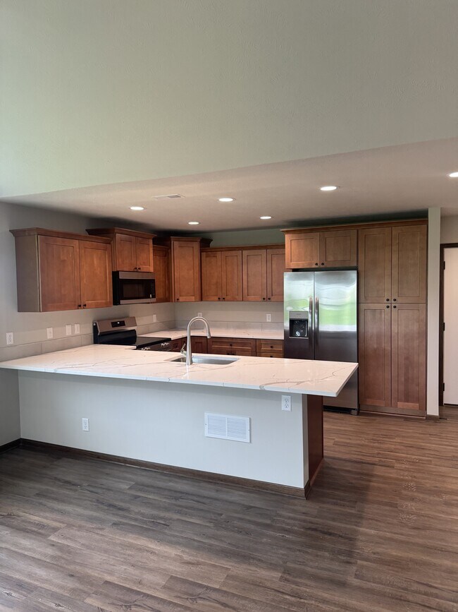 Building Photo - 204 W Ida Ln