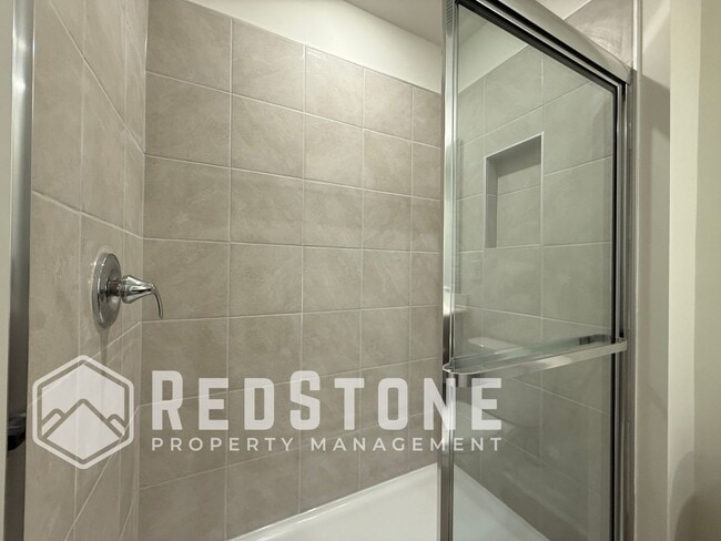 Building Photo - 194 Parker Ln