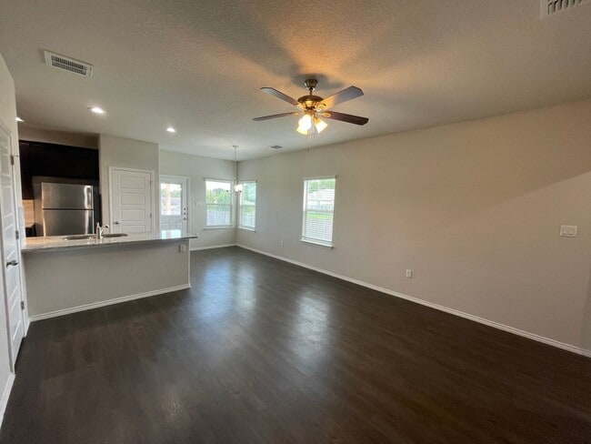 Building Photo - Luxury 3/2.5 Townhouse in NBTX