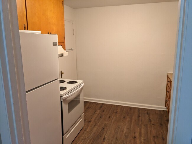 Building Photo - 832 Greenmount Blvd