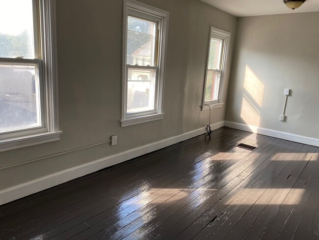 Building Photo - 351 W North St