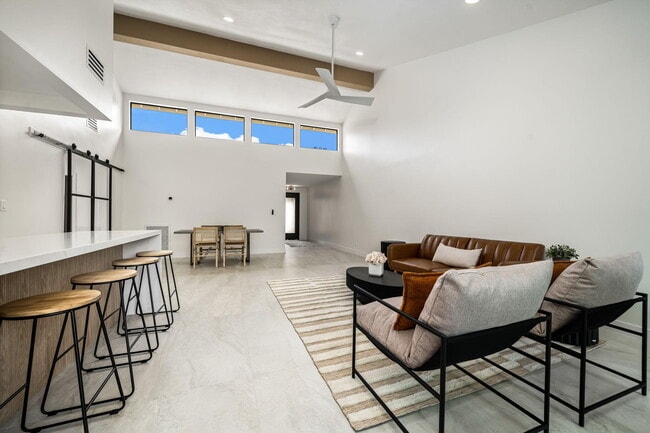 Building Photo - 179 Gran Via