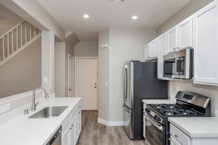 Building Photo - 5053 SAgelyn St