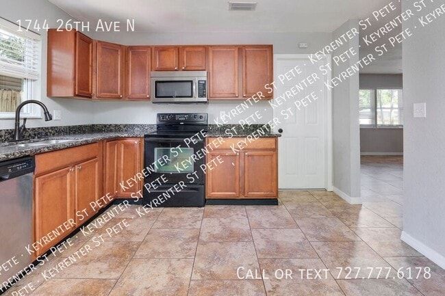 Building Photo - 1744 26th Ave N