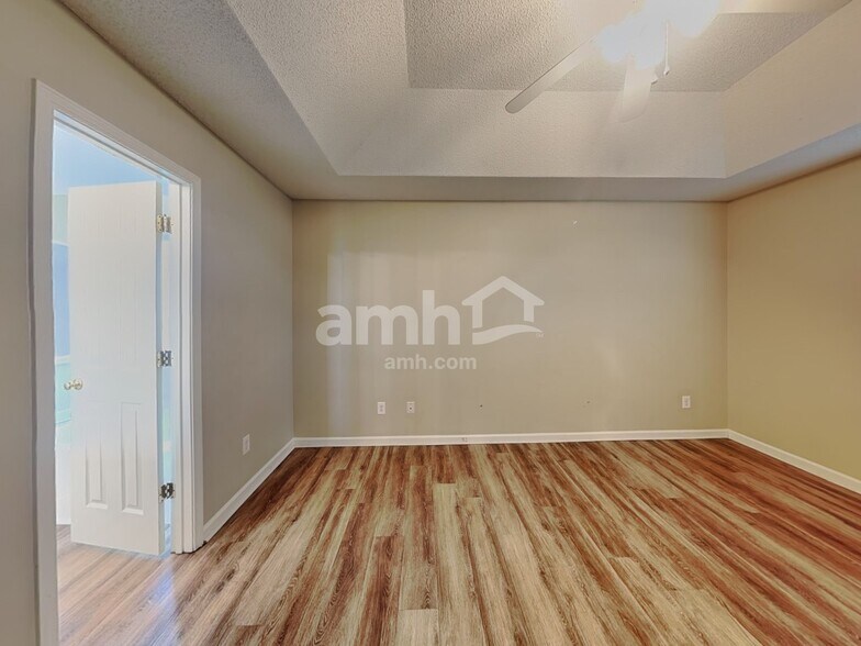 Building Photo - 4832 Asherton Pl NW