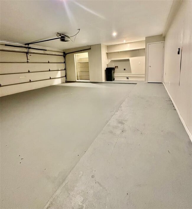 Building Photo - 8111 Middle Ct