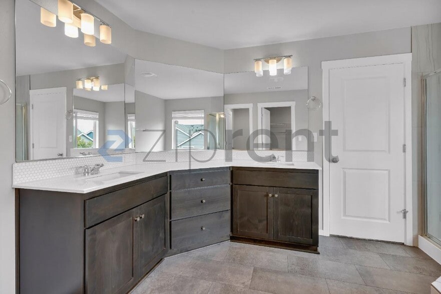 Building Photo - 15723 SW Thrush Ln