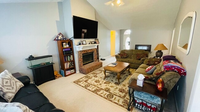 Building Photo - 292 Chinaberry Ct