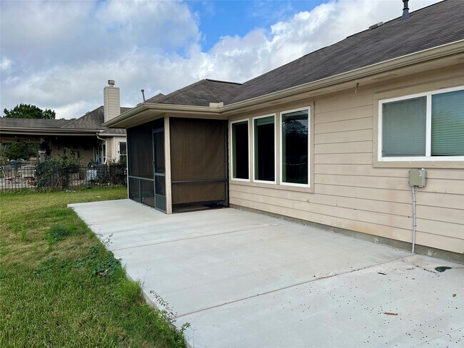 Building Photo - 9311 E Lakeside Dr