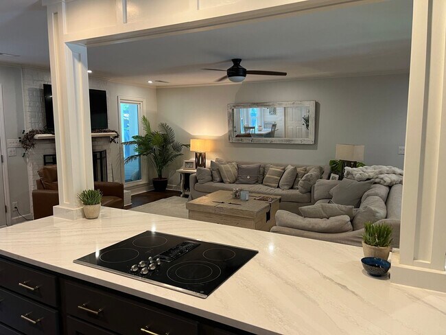 Building Photo - 3 Bedroom 2 Bath Furnished House in Harborgate Shores - Mt Pleasant
