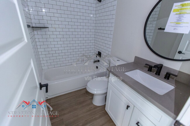 Building Photo - 712 W 14th St