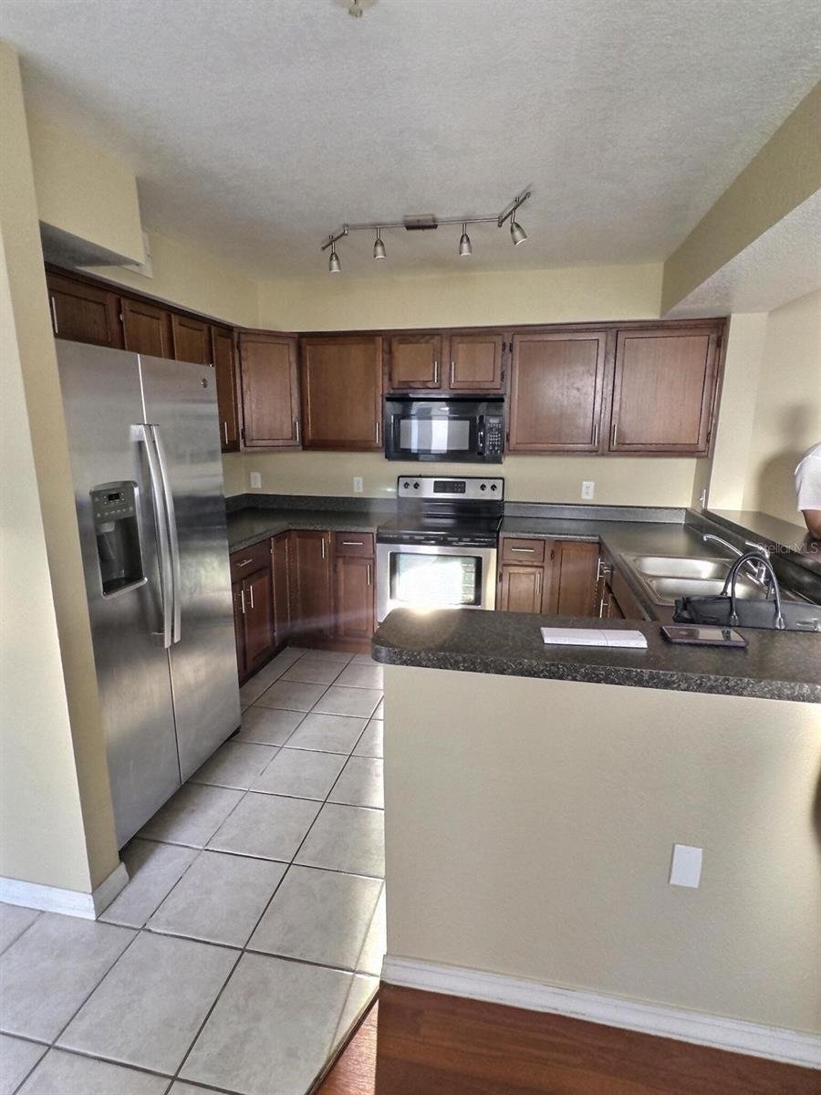 Building Photo - 13803 Fairway Island Dr