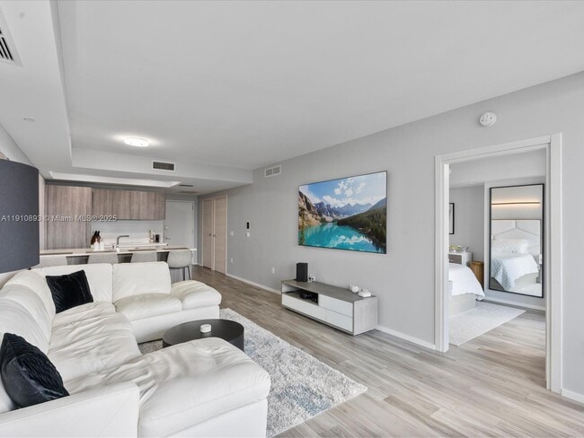 Building Photo - 801 S Miami Ave