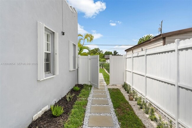 Building Photo - 2275 NW 33rd St