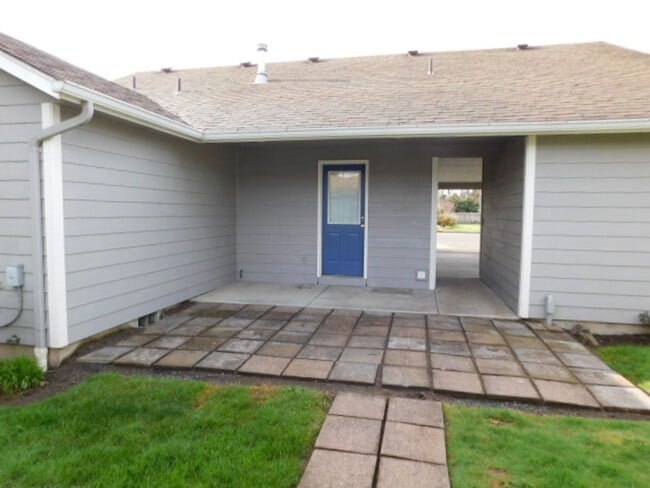 Building Photo - 2Bd/1.5Ba Single Story House - Available to View!