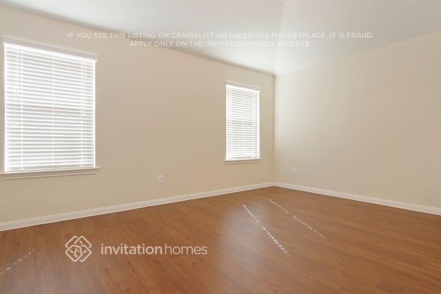 Building Photo - 2011 Fairwood Knolls