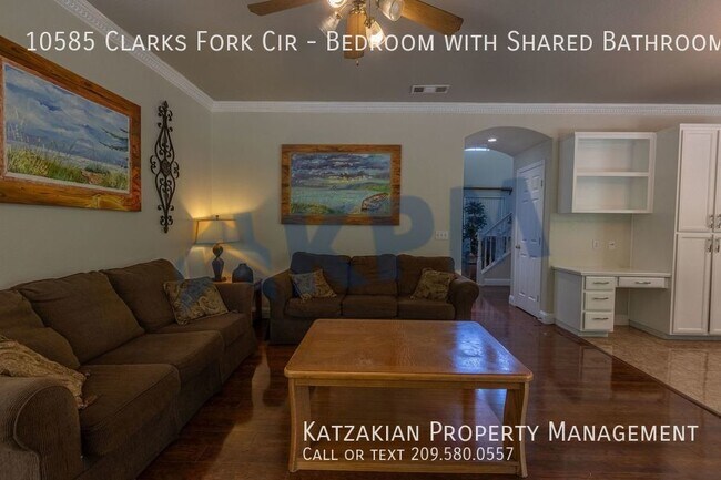 Building Photo - Bedroom with Shared Bathroom & Garage Space