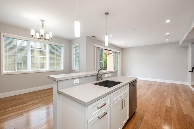 Building Photo - 436 Laurel St