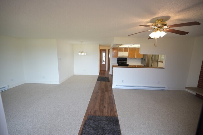 Building Photo - 2 bed 1 bath condo in 55+ community- ALL U...