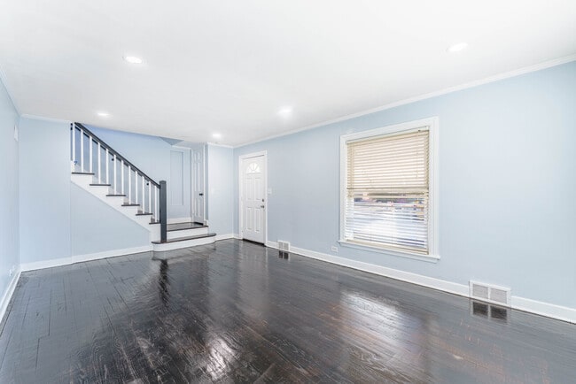 Building Photo - 2116 S 21st Ave