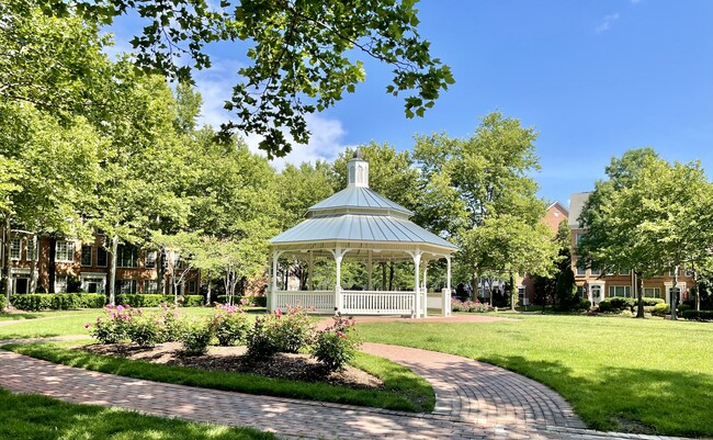 Building Photo - 4950 Brenman Park Dr