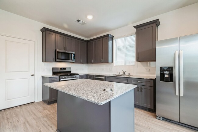 Building Photo - 16523 Pine Arrow Dr