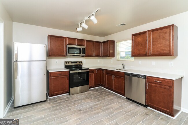 Building Photo - 404 Scenic View Ct