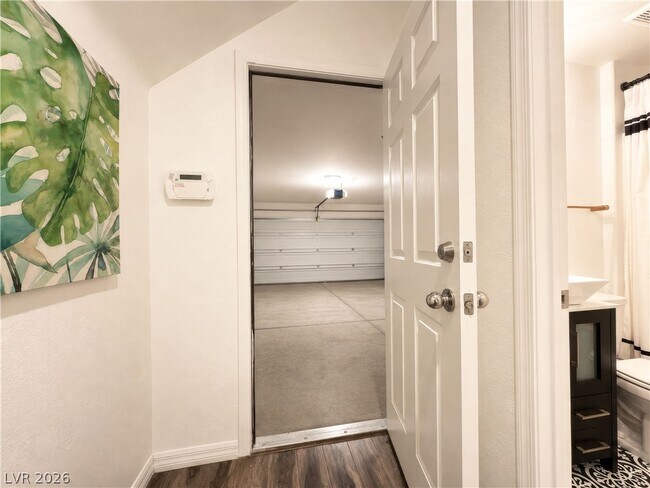 Building Photo - 372 Ambitious St