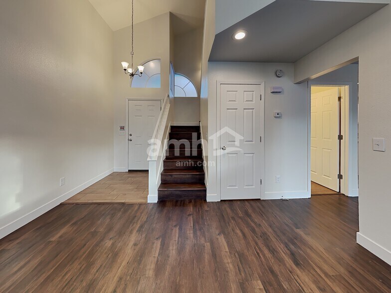 Building Photo - 6130 Peach Blossom Ln