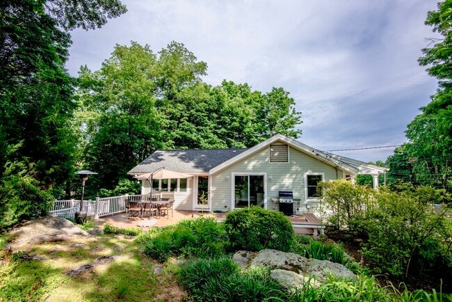 Building Photo - 172 Ponus Ave