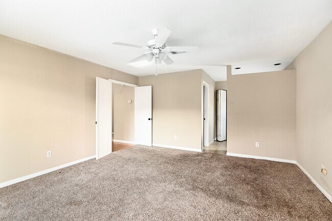 Building Photo - 25538 Chapel Ridge Ln