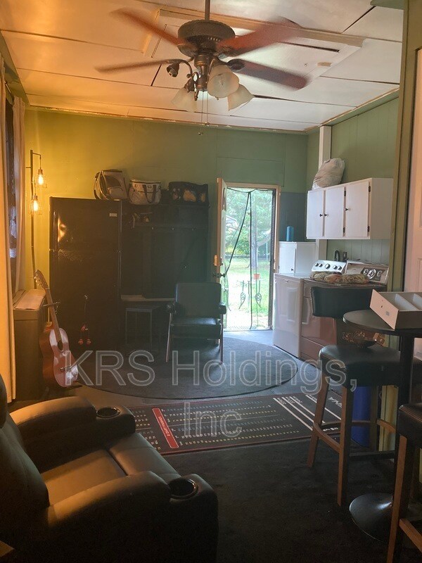 Building Photo - 418 Eastwood Dr