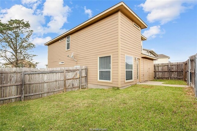 Building Photo - 4053 Southern Trace Dr