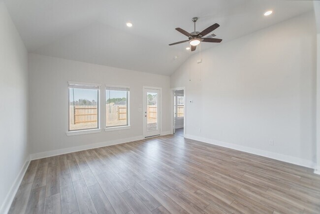 Building Photo - 10627 Whitejacket