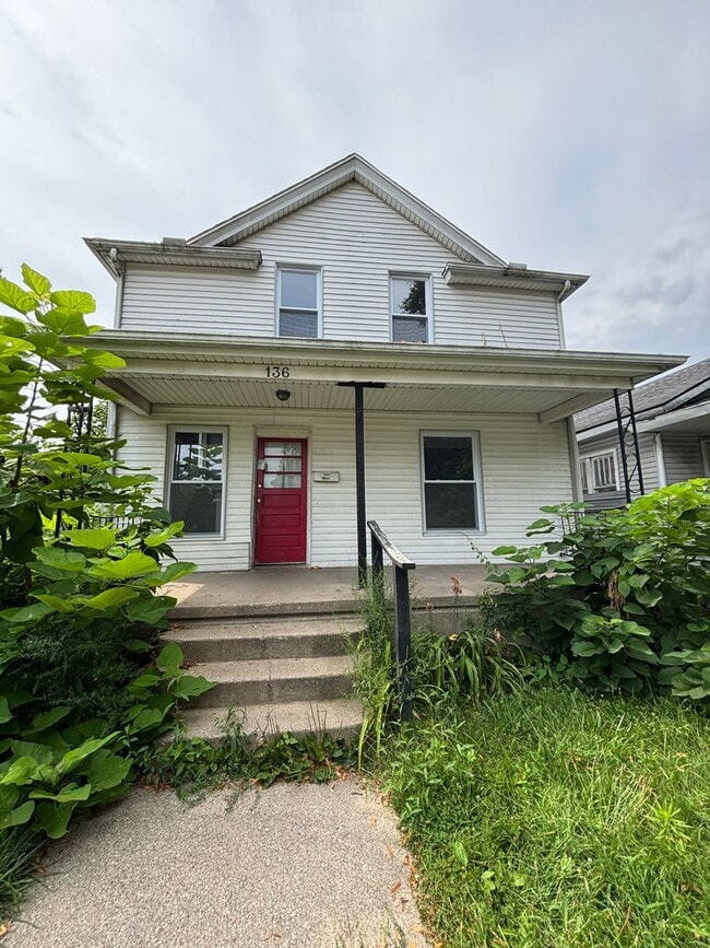 Primary Photo - Large 3 Bedroom 1 Bathroom House PENDING