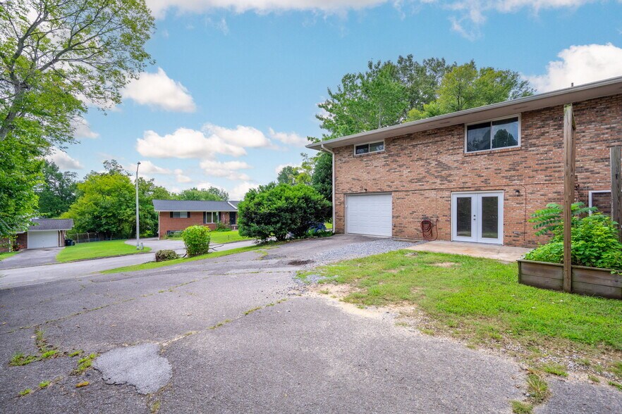 Building Photo - 3421 Betty Ln